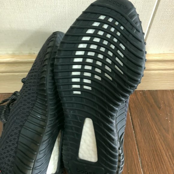 Athletic_Shoes